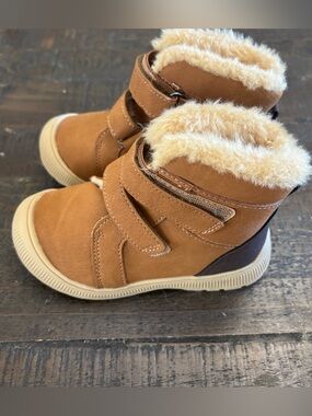 NWOT Cat & Jack Toddler Eli Winter Boots in cognac brown, size 8